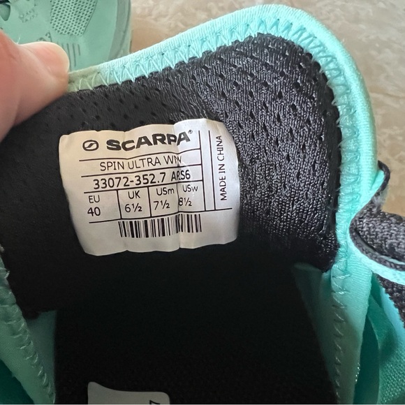 Scarpa Woman’s Spin Ultra Aruba Blue/Black Like New Running Shoes Size 7.5 - Picture 5 of 5